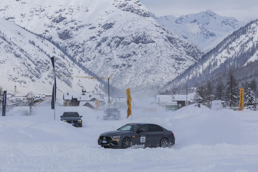 Mercedes-Benz alla prova del ghiaccio a Livigno © ANSA/Mercedes-Benz