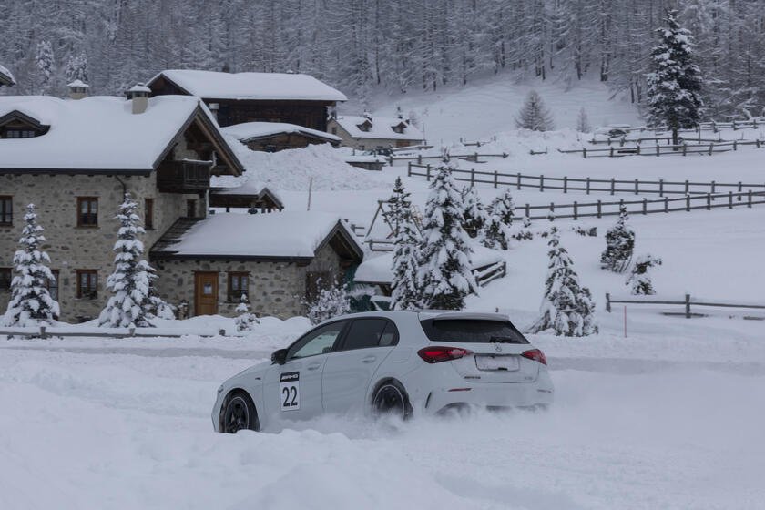 Mercedes-Benz alla prova del ghiaccio a Livigno © ANSA/Mercedes-Benz