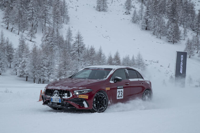 Mercedes-Benz alla prova del ghiaccio a Livigno © ANSA/Mercedes-Benz