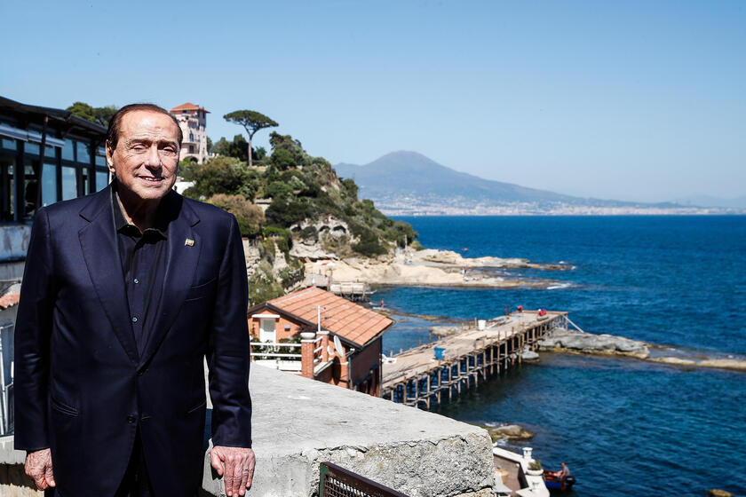 Berlusconi torna in campo,  'senza FI solo la destra ' - RIPRODUZIONE RISERVATA