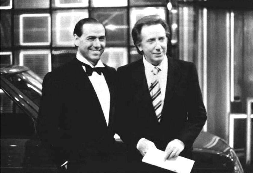 Silvio Berlusconi con Mike Bongiorno in una foto dei primi anni '90