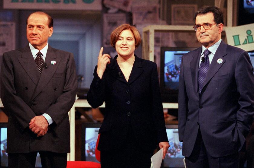Silvio Berlusconi(S), Lucia Annunziata e Romano Prodi fortografati prima del dibattito televisivo a 'Linea tre' il 4 dicembre 1996