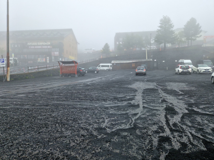 ETNA IN ATTIVITA ', SOSPESI I VOLI ALL 'AEROPORTO DI CATANIA - RIPRODUZIONE RISERVATA