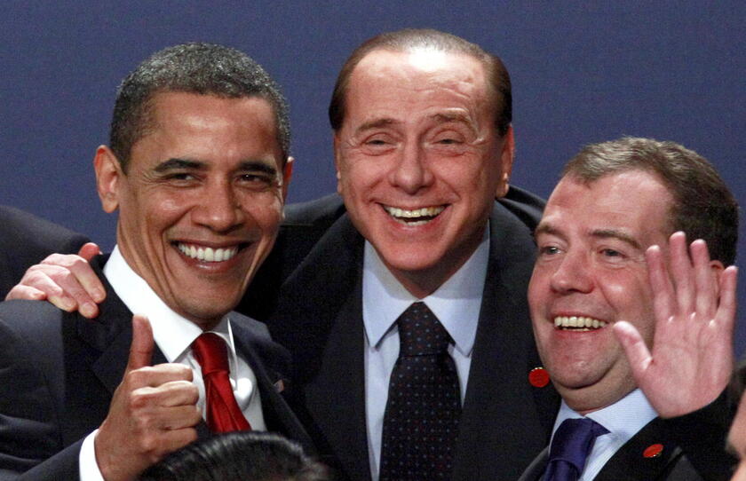 Berlusconi con Obama e Medvedev © ANSA/EPA