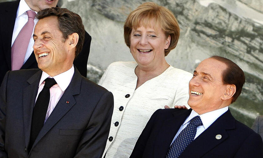 Berlusconi con Merkel e Sarkozy - RIPRODUZIONE RISERVATA