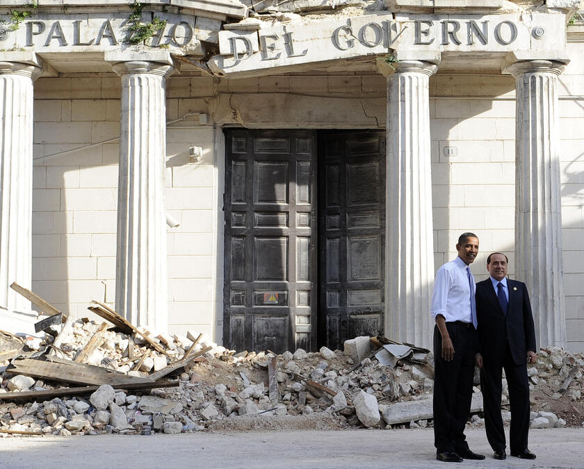 Berlusconi e Obama all 'Aquila dopo il terremoto - RIPRODUZIONE RISERVATA