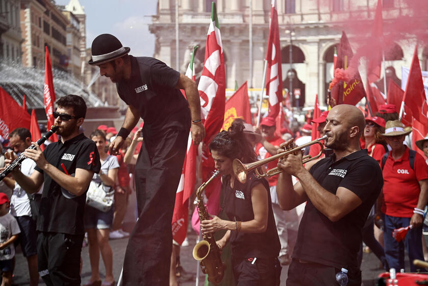 Al via la manifestazione Cgil e associazioni per salute e sanit� - RIPRODUZIONE RISERVATA