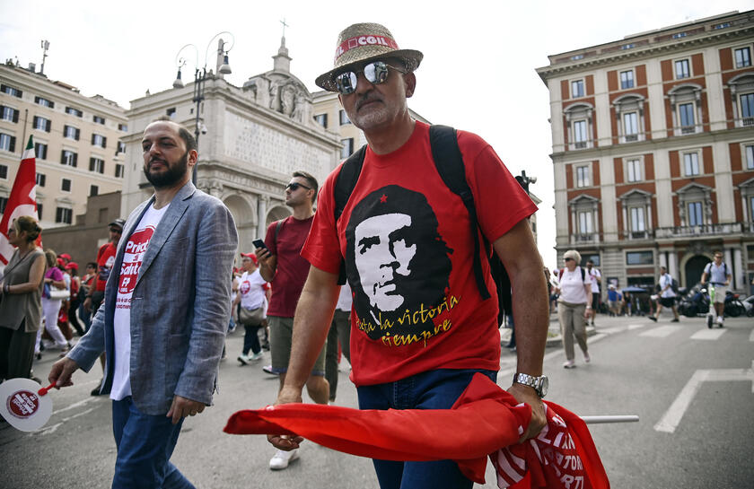 Al via la manifestazione Cgil e associazioni per salute e sanit� - RIPRODUZIONE RISERVATA