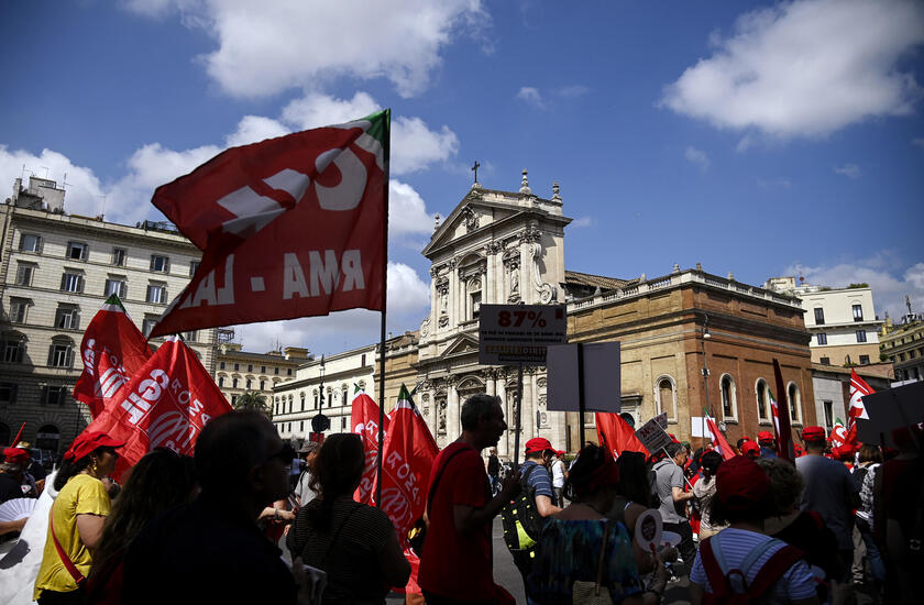 Al via la manifestazione Cgil e associazioni per salute e sanit� - RIPRODUZIONE RISERVATA