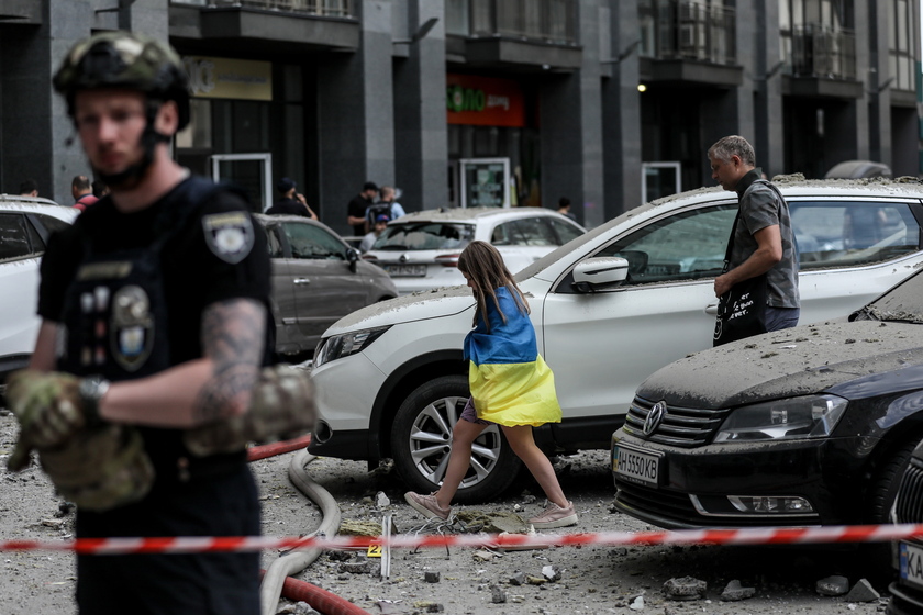 At least three killed as rocket fragments hit high-rise building in Kyiv - RIPRODUZIONE RISERVATA