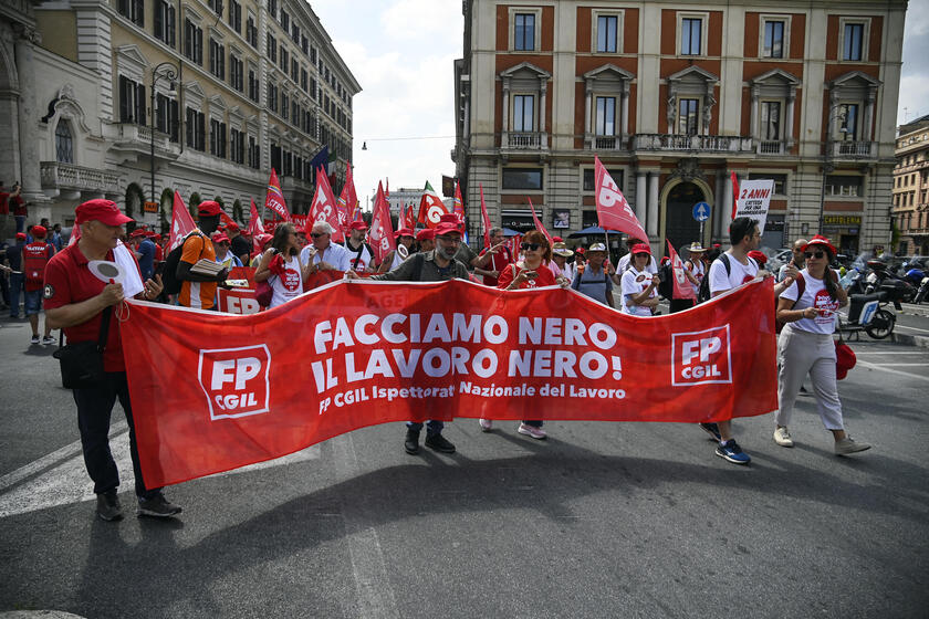 Al via la manifestazione Cgil e associazioni per salute e sanit� - RIPRODUZIONE RISERVATA