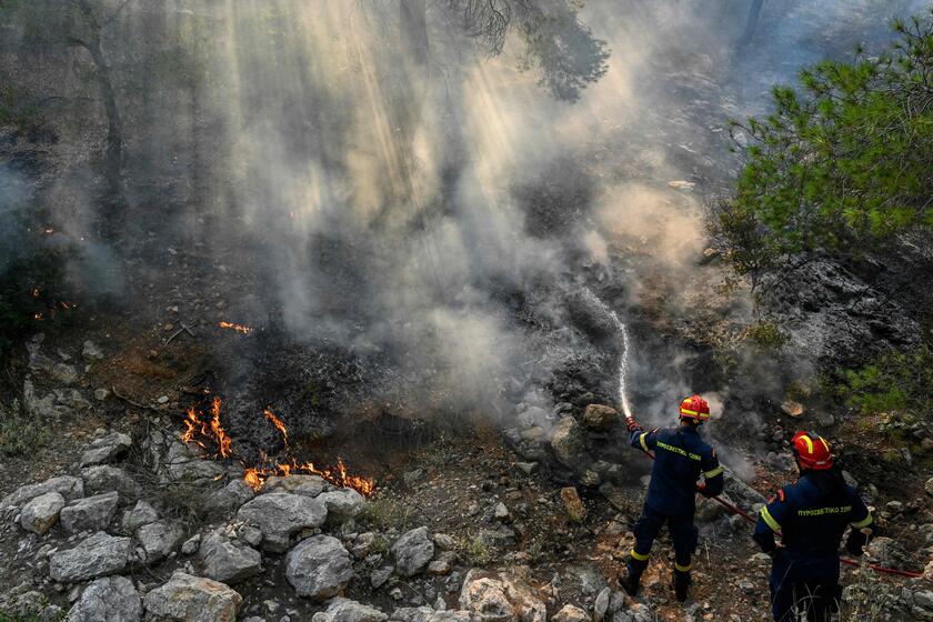 In Grecia terzo giorno consecutivo di incendi,  'meteo difficile ' © ANSA/AFP