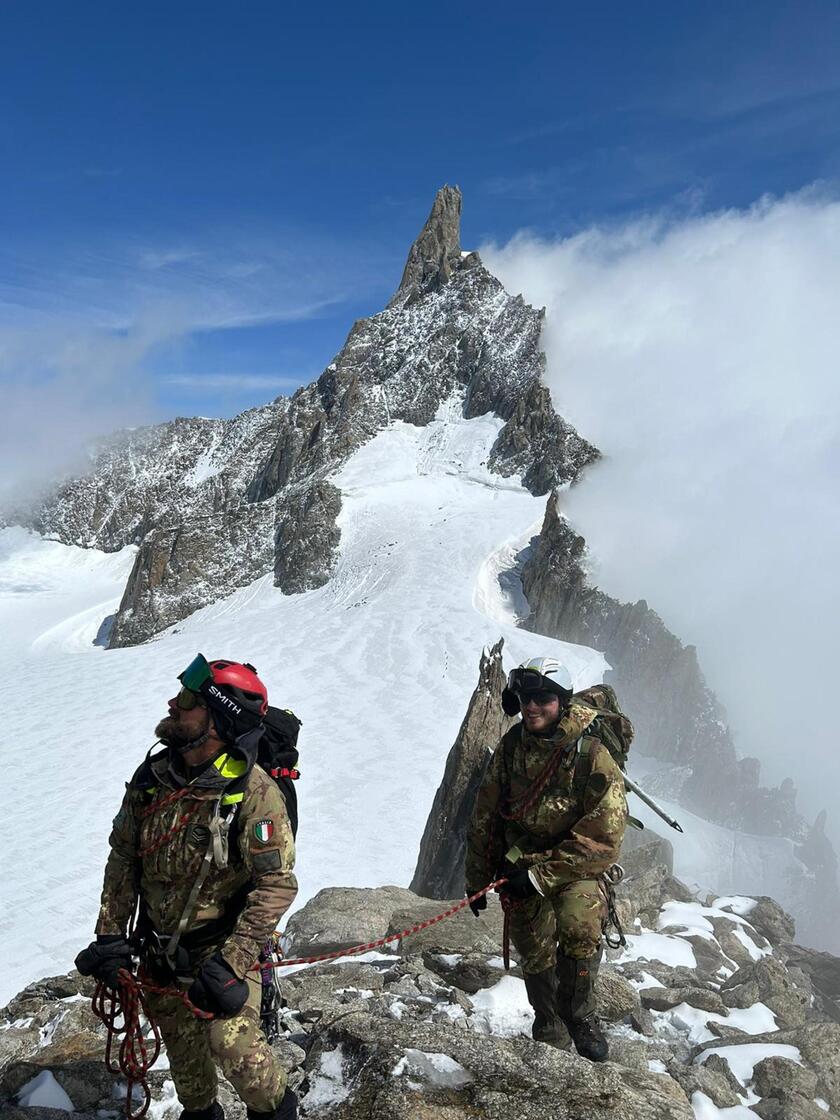 La Brigata Julia tra i ghiacciai del Monte Bianco - RIPRODUZIONE RISERVATA