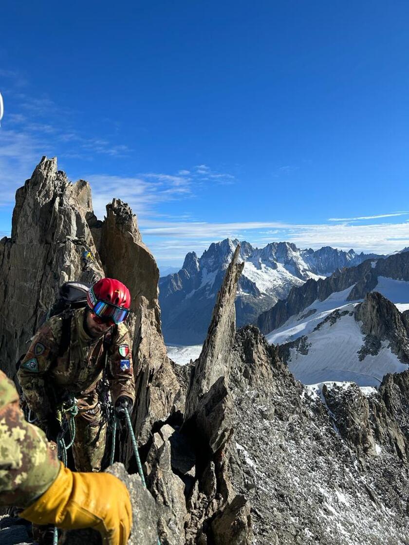 La Brigata Julia tra i ghiacciai del Monte Bianco - RIPRODUZIONE RISERVATA