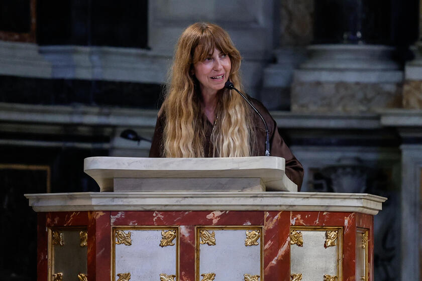 Chiara Tagliaferri alla Chiesa degli Artisti durante i funerali di Michela Murgia - RIPRODUZIONE RISERVATA