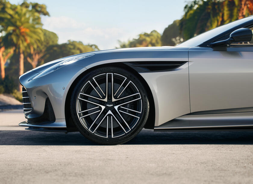 Aston Martin DB12 Volante - RIPRODUZIONE RISERVATA