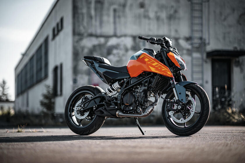 KTM 125 E 390 Duke - RIPRODUZIONE RISERVATA