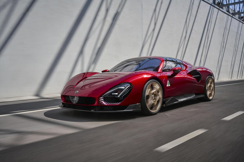 Alfa Romeo 33 Stradale - RIPRODUZIONE RISERVATA