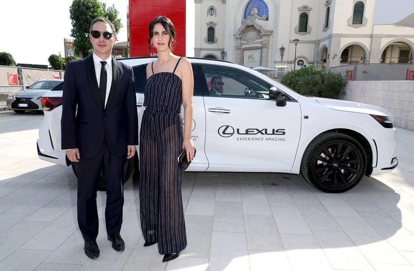 Juan de Dios Larrain e Rocio Jadue all 'arrivo sul red carpet per la proiezione di  'El Conde ' © ANSA/Lexus/Getty Images