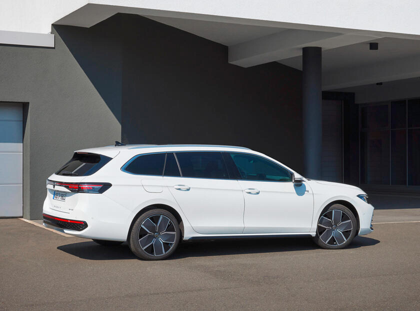 Evoluzione radicale per la 50enne Volkswagen Passat Variant © ANSA/Volkswgen