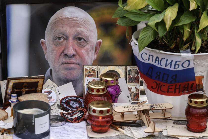 People pay tribute to late Wagner chief Prigozhin in Moscow