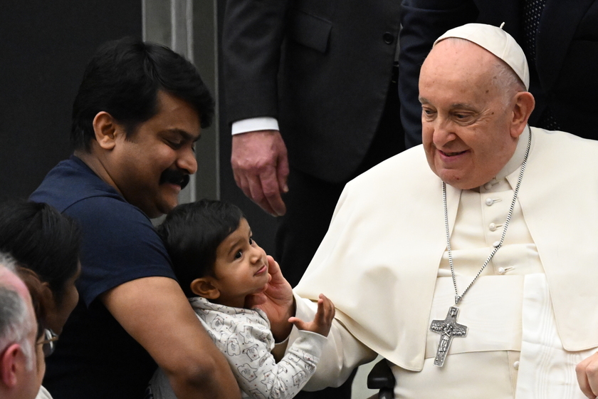 Il Papa, combattere la corruzione e gli abusi di potere - RIPRODUZIONE RISERVATA