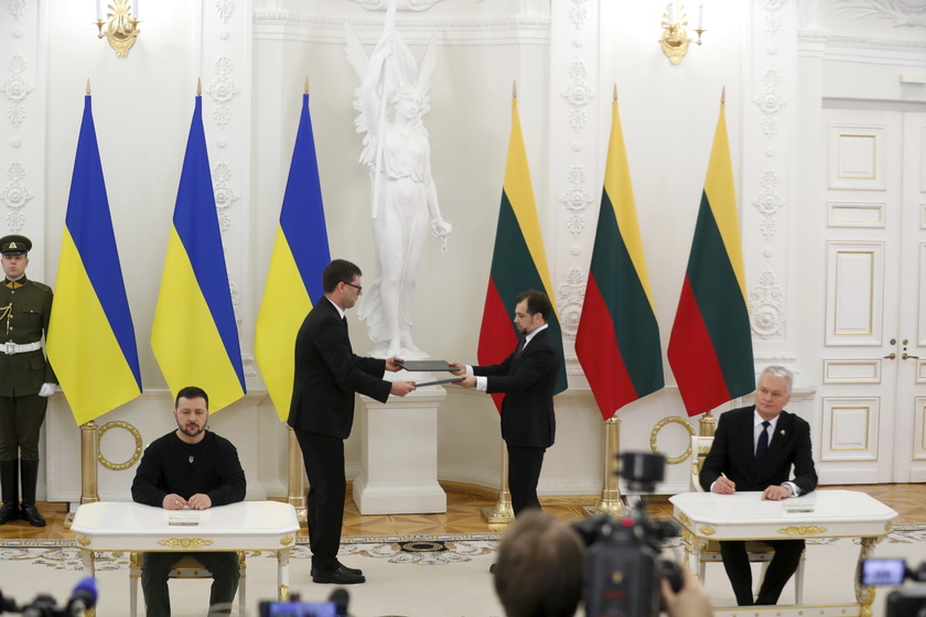 Ukraine 's President Zelensky makes surprise visit to Lithuania - RIPRODUZIONE RISERVATA