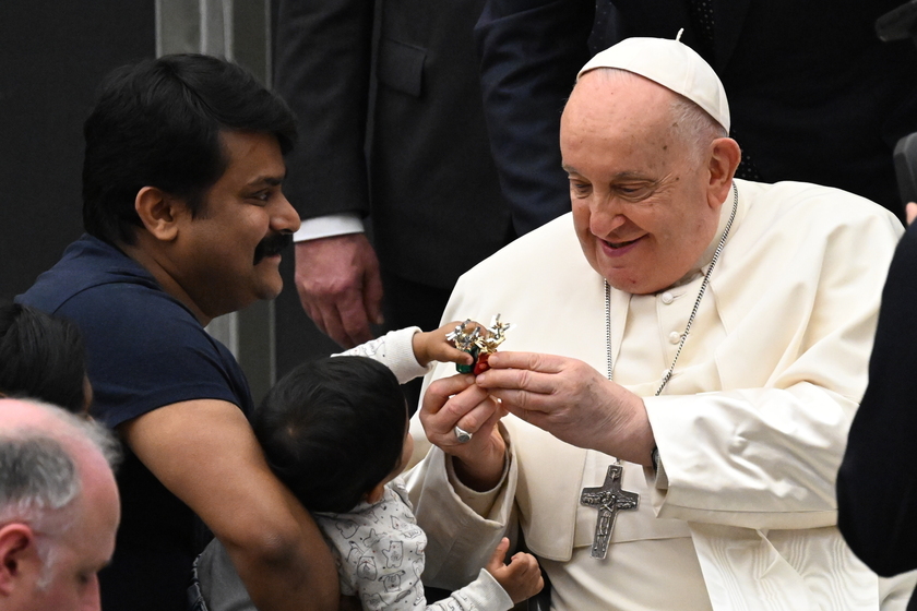 Il Papa, combattere la corruzione e gli abusi di potere - RIPRODUZIONE RISERVATA