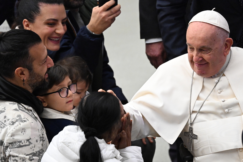 Il Papa, combattere la corruzione e gli abusi di potere - RIPRODUZIONE RISERVATA