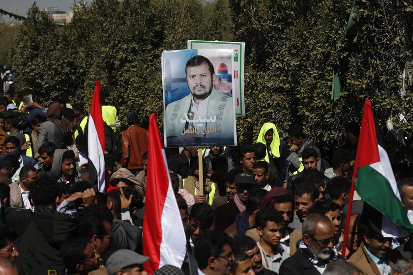 Students protest in Sana 'a in solidarity with Palestinian people © ANSA/EPA