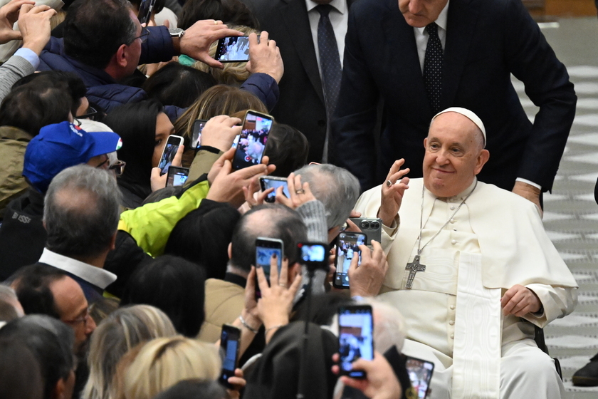 Il Papa, combattere la corruzione e gli abusi di potere - RIPRODUZIONE RISERVATA