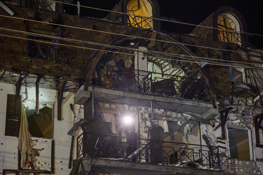 At least 10 people injured in overnight Russian rocket attack on a hotel in Kharkiv - RIPRODUZIONE RISERVATA