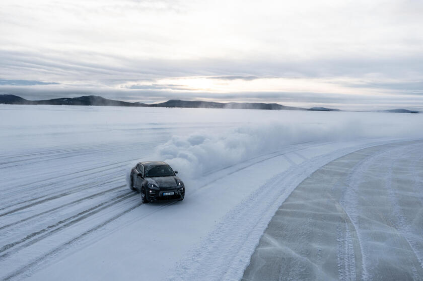 Porsche Macan EV © ANSA/WEB