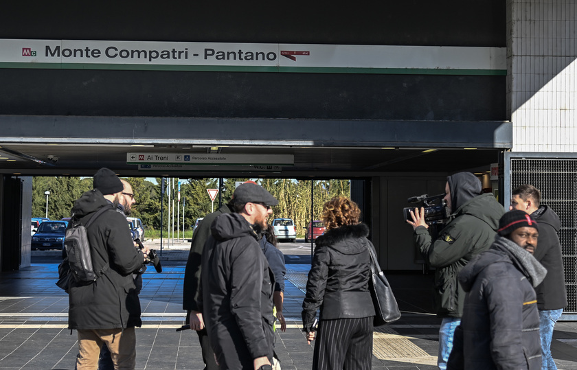 A 14 ANNI UCCISO IN PARCHEGGIO METRO ALLE PORTE DI ROMA - RIPRODUZIONE RISERVATA