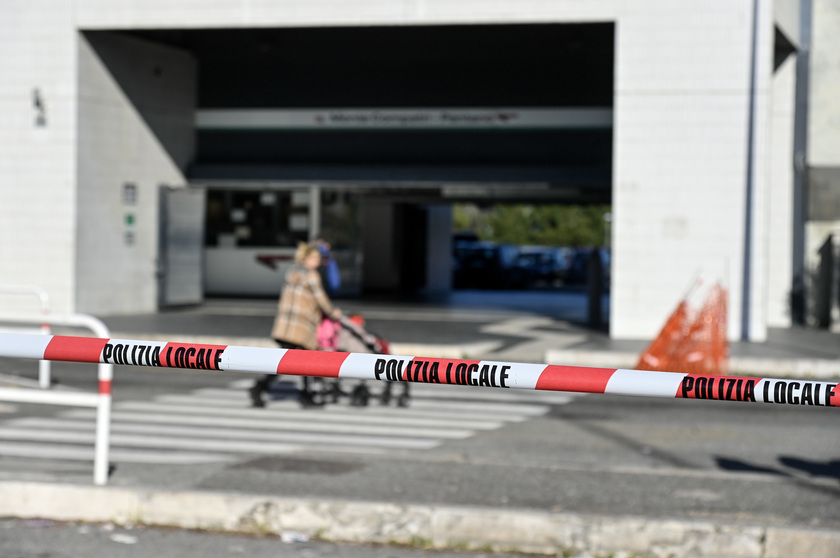 A 14 ANNI UCCISO IN PARCHEGGIO METRO ALLE PORTE DI ROMA - RIPRODUZIONE RISERVATA