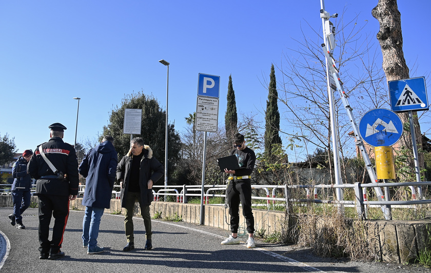 A 14 ANNI UCCISO IN PARCHEGGIO METRO ALLE PORTE DI ROMA - RIPRODUZIONE RISERVATA