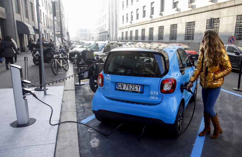 Inaugurazione delle prime colonnine City Plug per la ricarica elettrica a Milano - RIPRODUZIONE RISERVATA