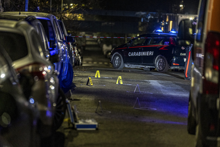 Spari in strada a Roma, morto un 33enne - RIPRODUZIONE RISERVATA