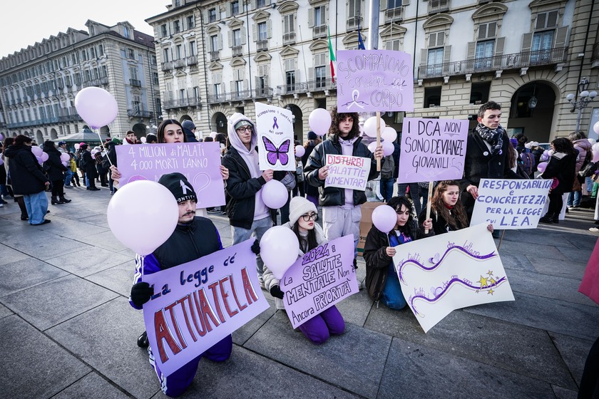 A Torino manifestazione sulla legge dei disturbi allimentari - RIPRODUZIONE RISERVATA