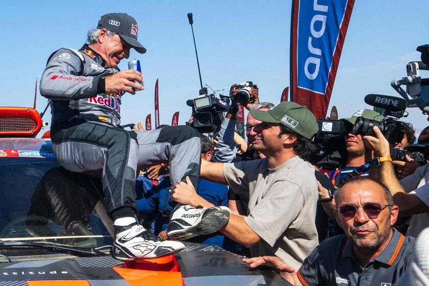 Dakar: auto, lo spagnolo Carlos Sainz vince per la quarta volta © ANSA/AFP