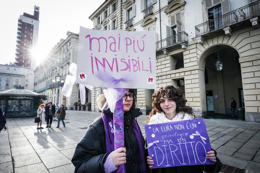 A Torino manifestazione sulla legge dei disturbi allimentari - RIPRODUZIONE RISERVATA