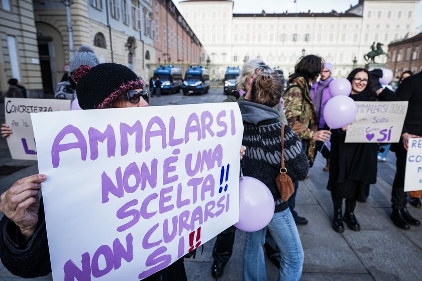 A Torino manifestazione sulla legge dei disturbi allimentari - RIPRODUZIONE RISERVATA