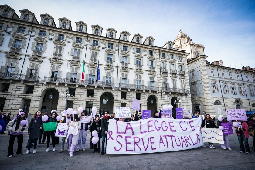 A Torino manifestazione sulla legge dei disturbi allimentari - RIPRODUZIONE RISERVATA