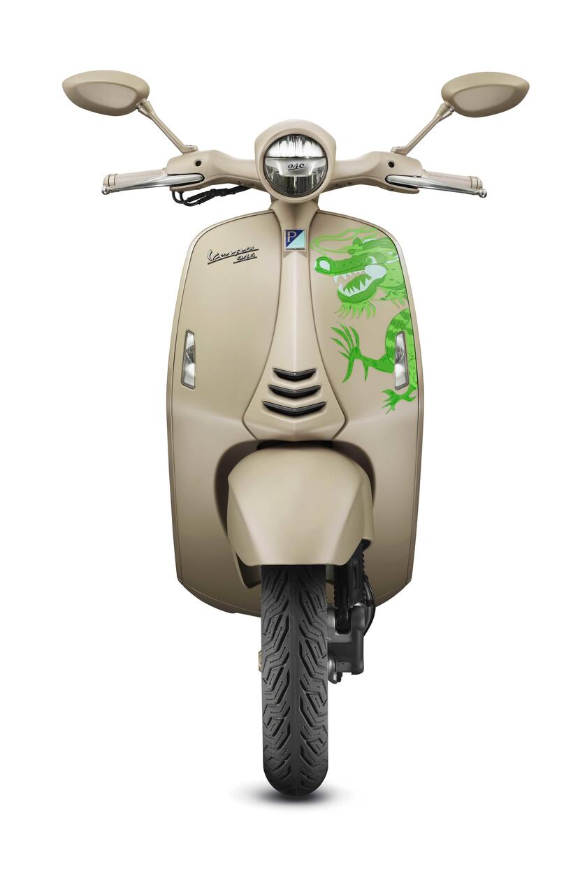 Gruppo Piaggio: nuova Vespa 946 Dragon e giacca varsity - RIPRODUZIONE RISERVATA