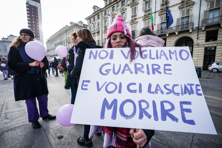 A Torino manifestazione sulla legge dei disturbi allimentari - RIPRODUZIONE RISERVATA