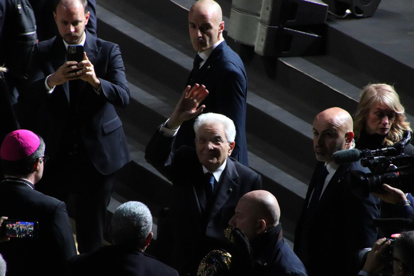 Standing ovation per Mattarella a Pesaro, via a Capitale cultura - RIPRODUZIONE RISERVATA