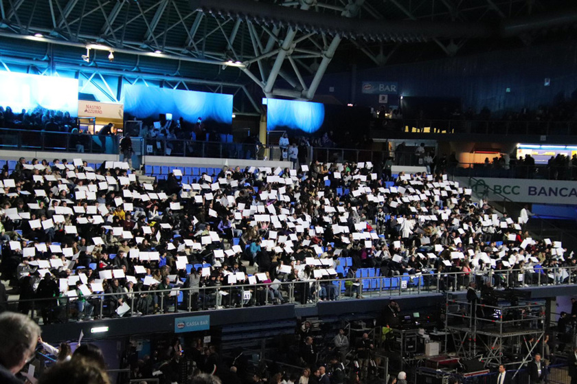 Standing ovation per Mattarella a Pesaro, via a Capitale cultura - RIPRODUZIONE RISERVATA