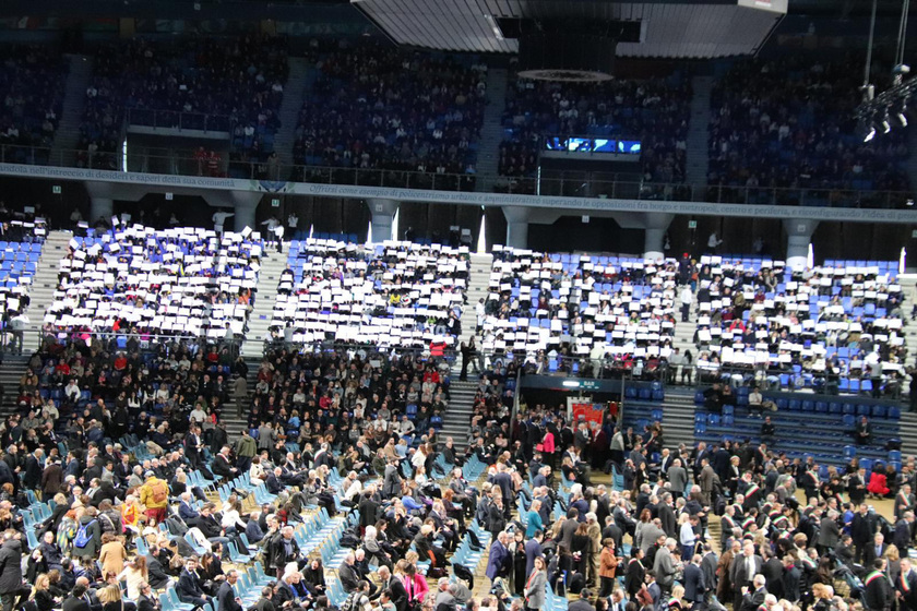 Standing ovation per Mattarella a Pesaro, via a Capitale cultura - RIPRODUZIONE RISERVATA