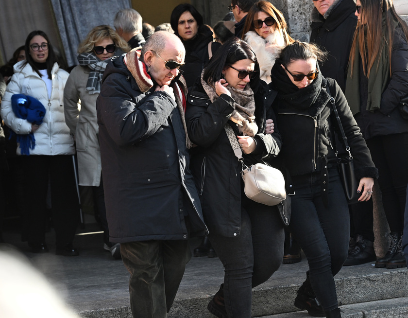 Ristoratrice morta, in mille in chiesa ai funerali di Giovanna - RIPRODUZIONE RISERVATA