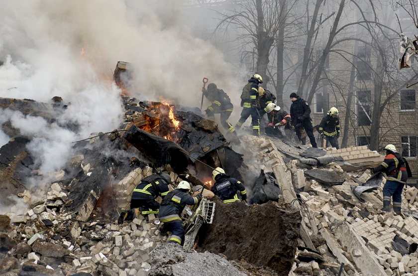 At least two killed in Russian missile strike on residential building in Kharkiv - RIPRODUZIONE RISERVATA